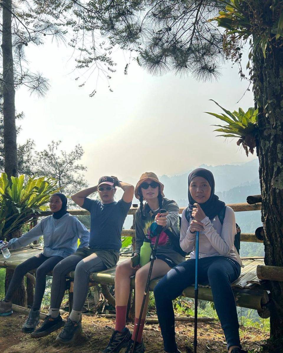 momen Tatjana Saphira saat trekking (instagram.com/tatjanasaphira)