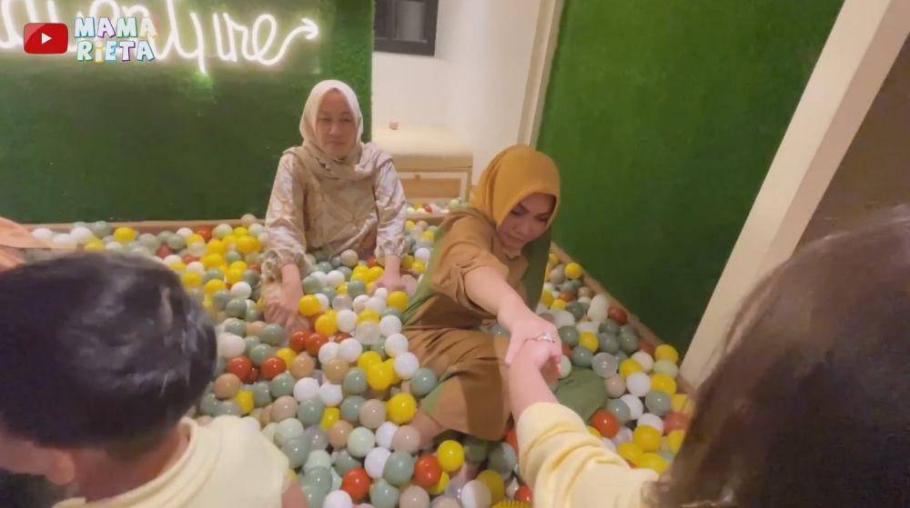 Mama Rieta dan geng (YouTube.com/Mama Rieta)