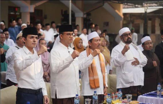 Blusukan ke Warga Nahdliyin di Malang, Anies Pakai Sarung dan Peci