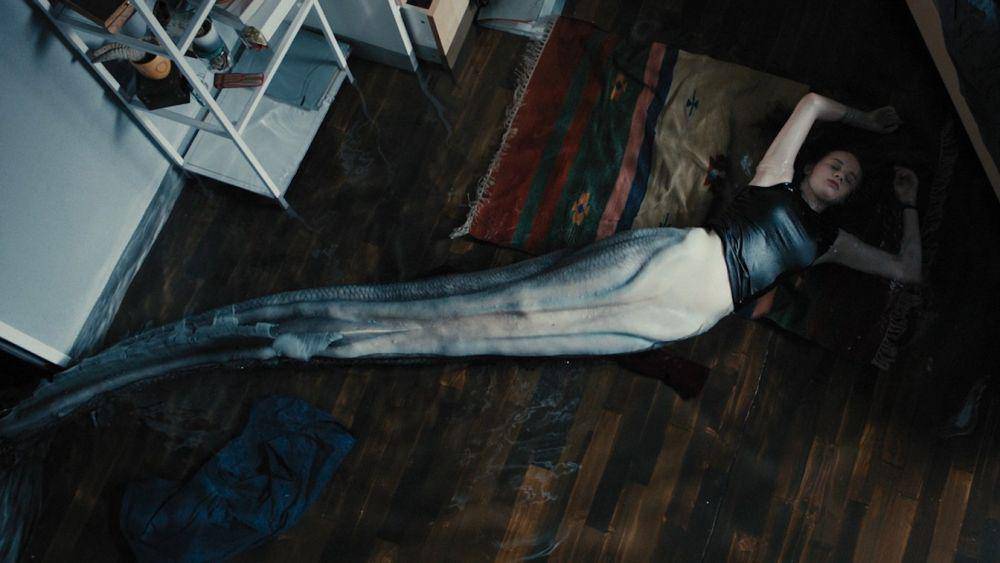 Luna Wedler dalam film Blue My Mind. (dok. Amazon Prime Video/Blue My Mind)