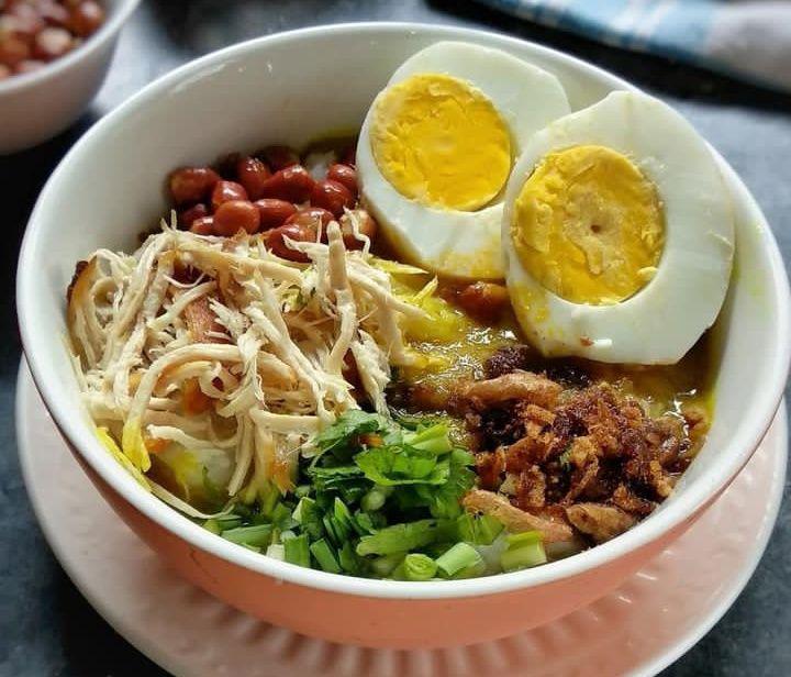 bubur ayam kuah kari (instagram.com/astriepasaribu)