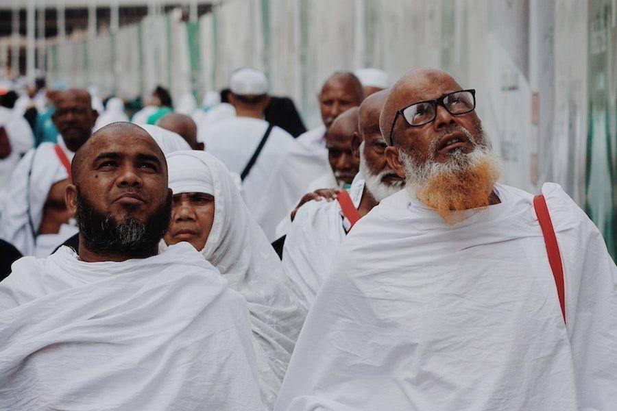 Ilustrasi baju ihram (Pexels.com/Anas Jawed)
