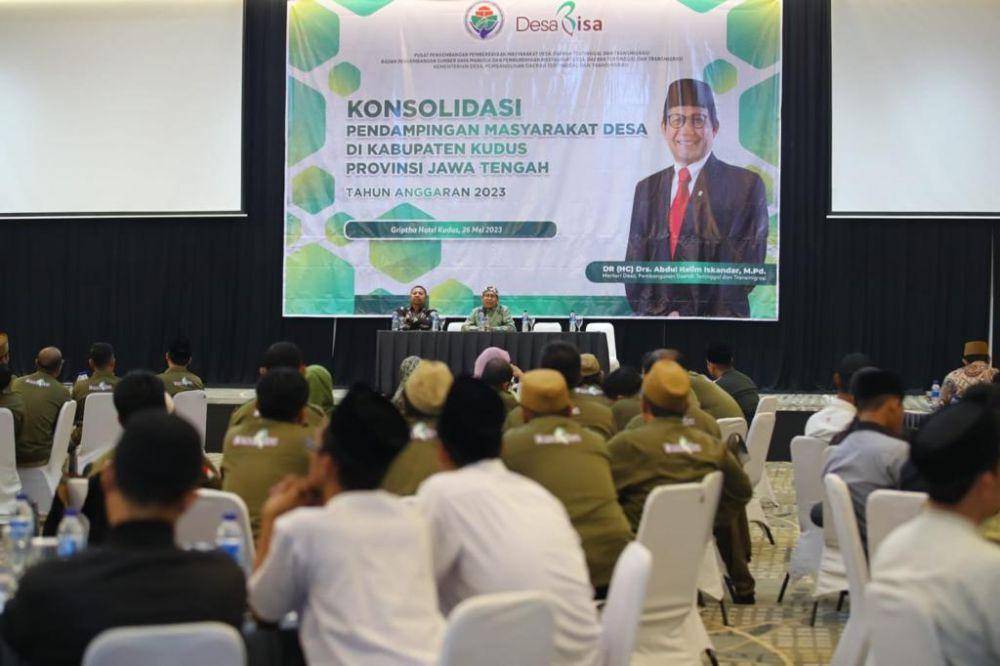Menteri Desa PDT dan Transmigrasi Abdul Halim Iskandar, memberikan arahan dalam rapat Konsolidasi pendamping Desa Profesional Kabupaten Kudus, Jawa Tengah, Jum'at 26/05/23. (Dok. Kementerian Desa PDTT)