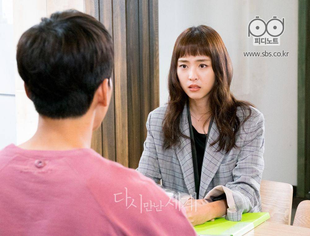 Lee Yeon Hee di Reunited Worlds (dok. SBS/Reunited Worlds)