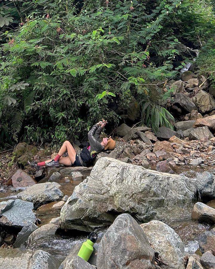 Tatjana Saphira trekking Bukit Panisan (Instagram.com/tatjanasaphira)