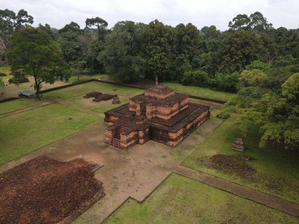 Potret Kompleks Candi Muaro Jambi (wonderfulimages.kemenparekraf.go.id)