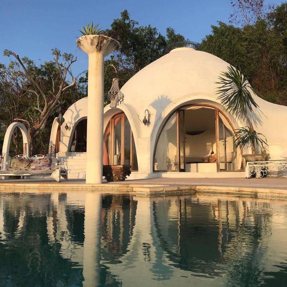Mentigi Bay Dome Villas (instagram.com/mentigibay)