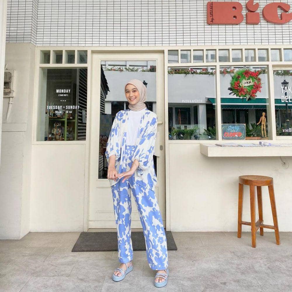 inspirasi daily outfit dengan one set (instagram.com/ravalsaa)