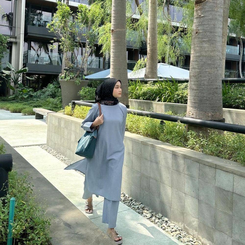 inspirasi daily outfit dengan one set (instagram.com/ravalsaa)