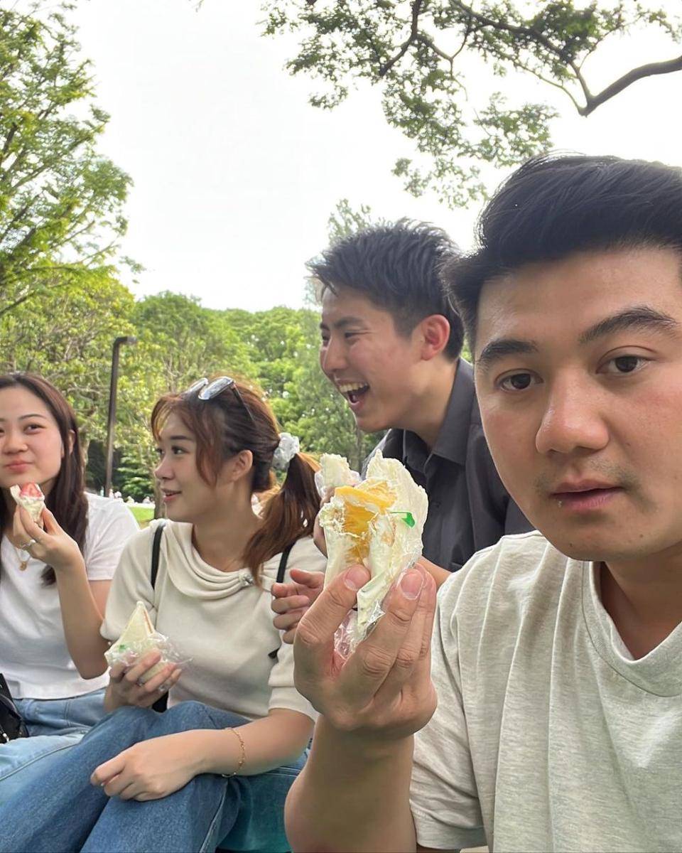 Livy Renata dan Tomo Waseda Boys (instagram.com/arnoldpo)