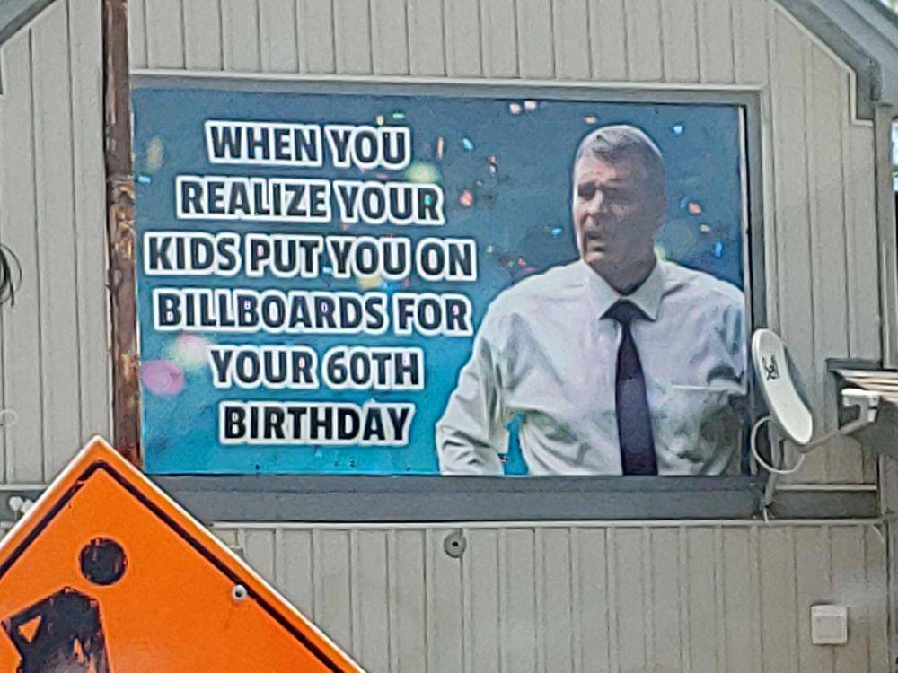 potret iklan baliho paling kocak (reddit.com/user/LilithMey)