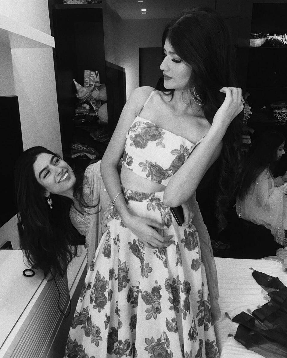 Anjini Dhawan dan Khushi Kapoor (instagram.com/anjinidhawan)