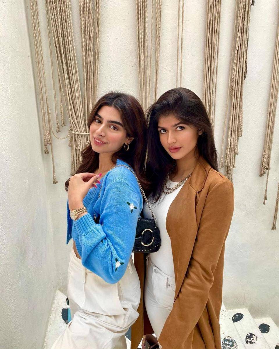 Anjini Dhawan dan Khushi Kapoor (instagram.com/anjinidhawan)