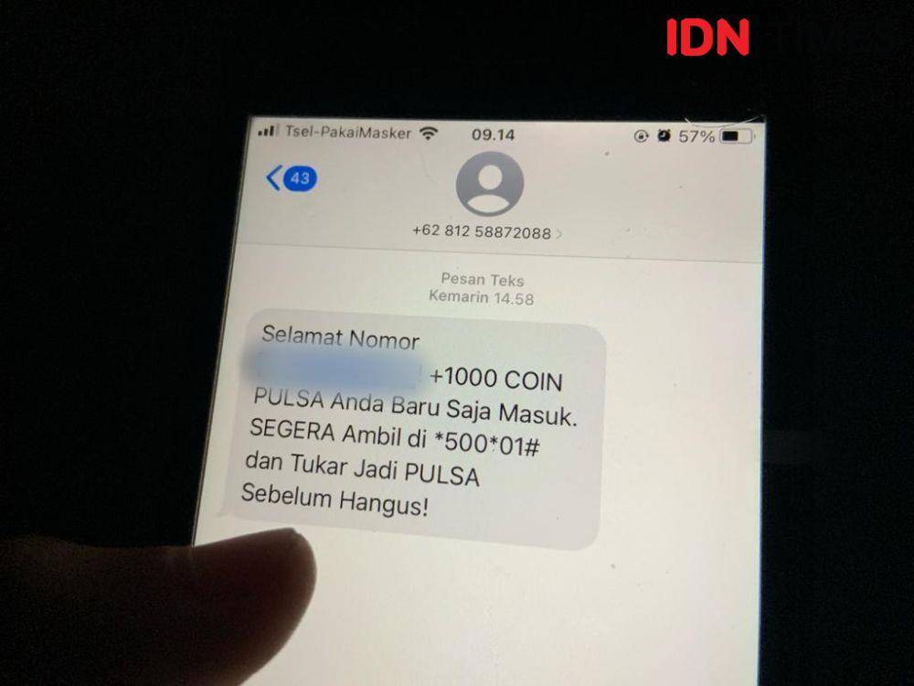 ilustrasi SMS spam (IDN Times/Laili)
