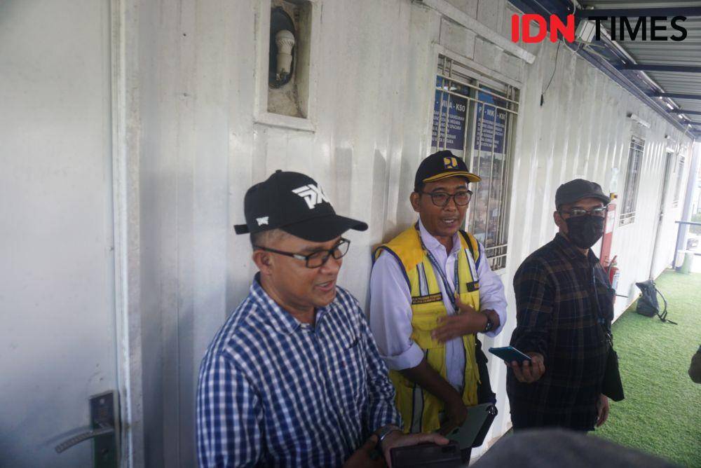 Kepala OJK DIY, Parjiman dan Pejabat Pembuat Komitmen Tanggap Darurat (PPK TD), Balai Prasarana Permukiman Wilayah Kalimantan Timur, Kementerian PUPR, Basuki Suwarno,. (IDN Times/Herlambang Jati Kusumo)