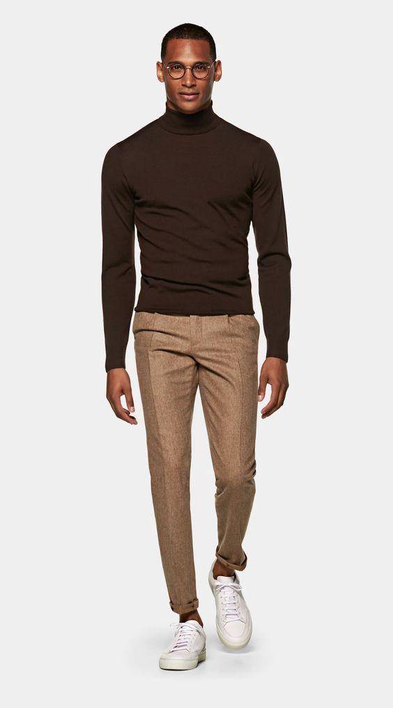 Turtleneck dan chinos (Pinterest.com)