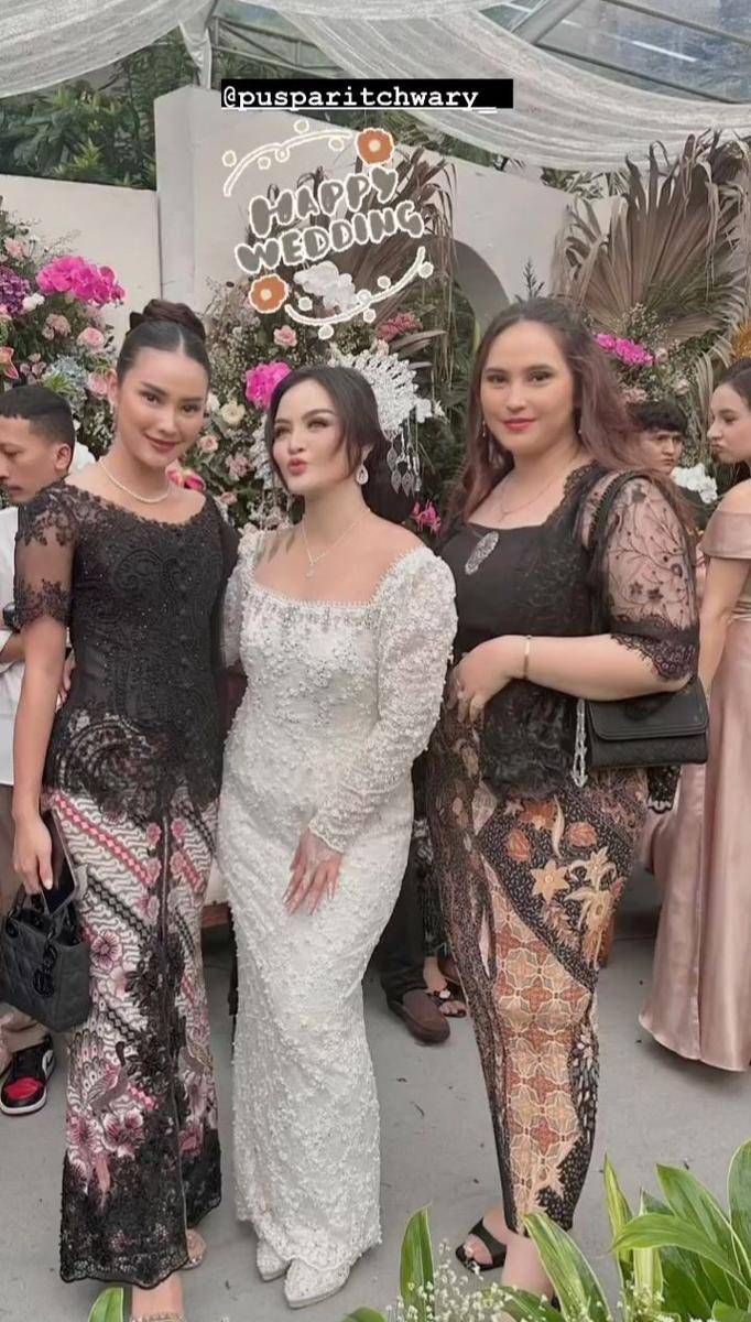 potret artis di pernikahan Puspa Ritchwary dan Fariz (instagram.com/kiranadevina)
