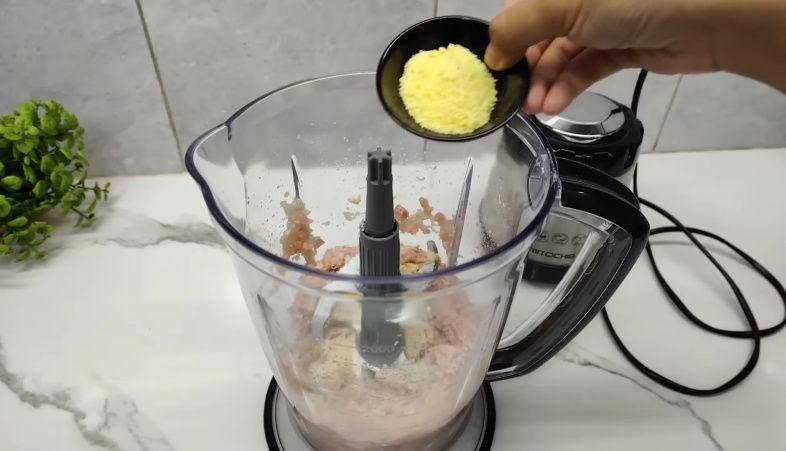 gambar bahan-bahan nugget ayam (youtube.com/CR COOK)