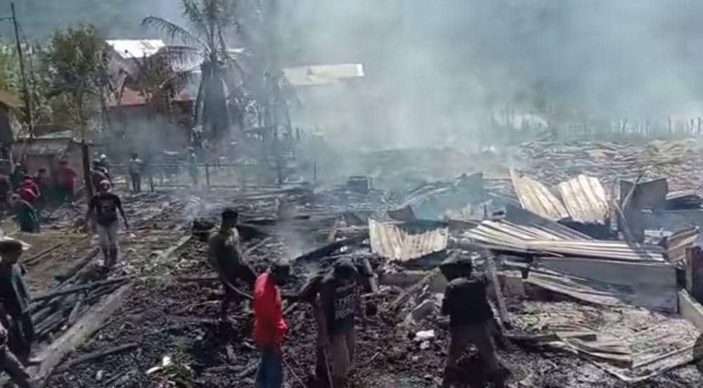 24 Rumah Warga dan Satu Rumah Dinas Ludes Terbakar di Sumbawa