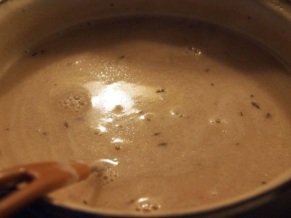 ilustrasi saus gravy (commons.wikimedia.org/Miia Ranta)
