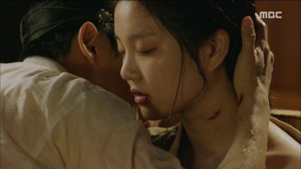 cuplikan scene drama Scholar Who Walks the Night (YouTube.com/MBCdrama)