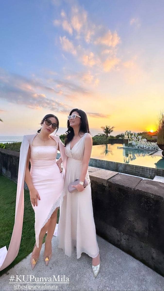 gaya tamu resepsi Jessica Mila di Bali (instagram.com/medinadinaaa)