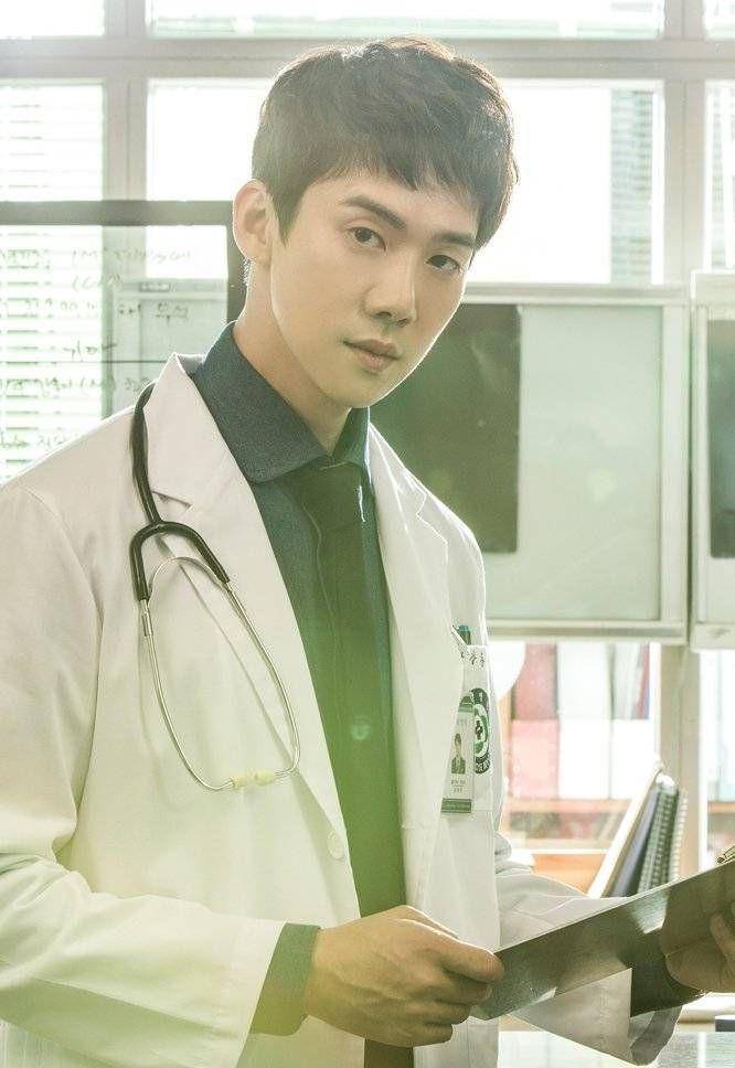 Still cut drama Korea Dr. Romantic (dok. Hancinema/Dr. Romantic)