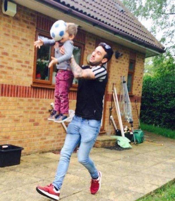 potret momen sebelum muka terkena bola (reddit.com/user/basshead541)