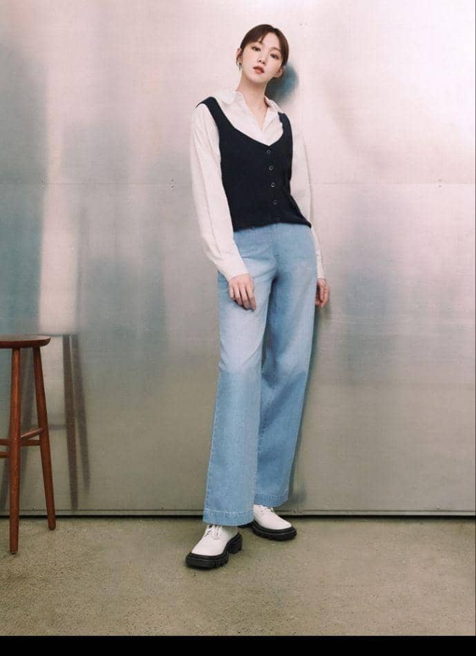 Padu padan outfit kasual ala Lee Sung Kyung (instagram.com/the_atg_official)