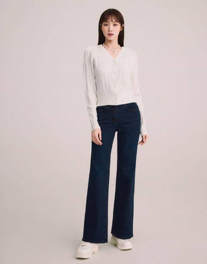 Padu padan outfit kasual ala Lee Sung Kyung (instagram.com/the_atg_official)