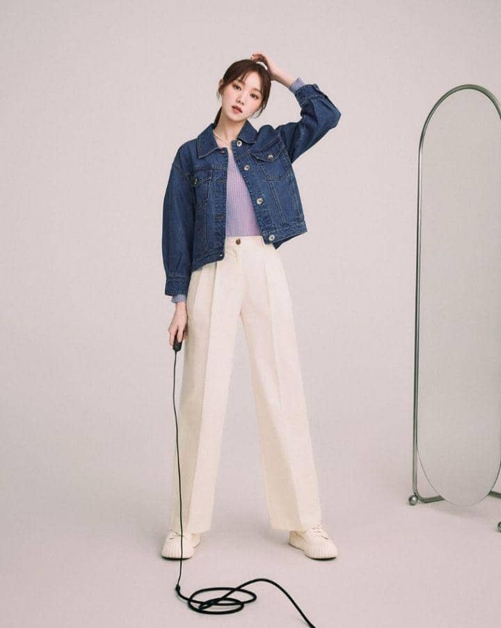 Padu padan outfit kasual ala Lee Sung Kyung (instagram.com/the_atg_official)