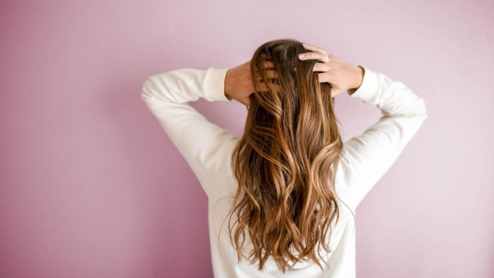 5 Hair Care Routine Mudah Diterapkan di Rumah, Rambut Sehat Berkilau