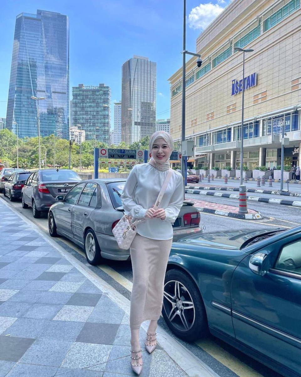 inspirasi outfit kerja ala artis (instagram.com/xolovelyayana )