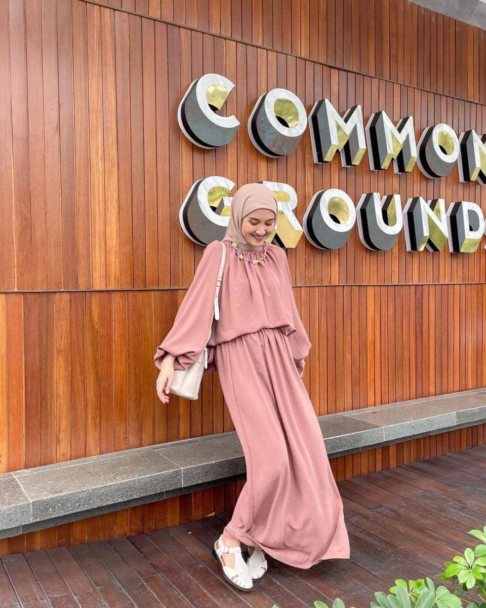 inspirasi daily outfit dengan one set (instagram.com/inasrana)