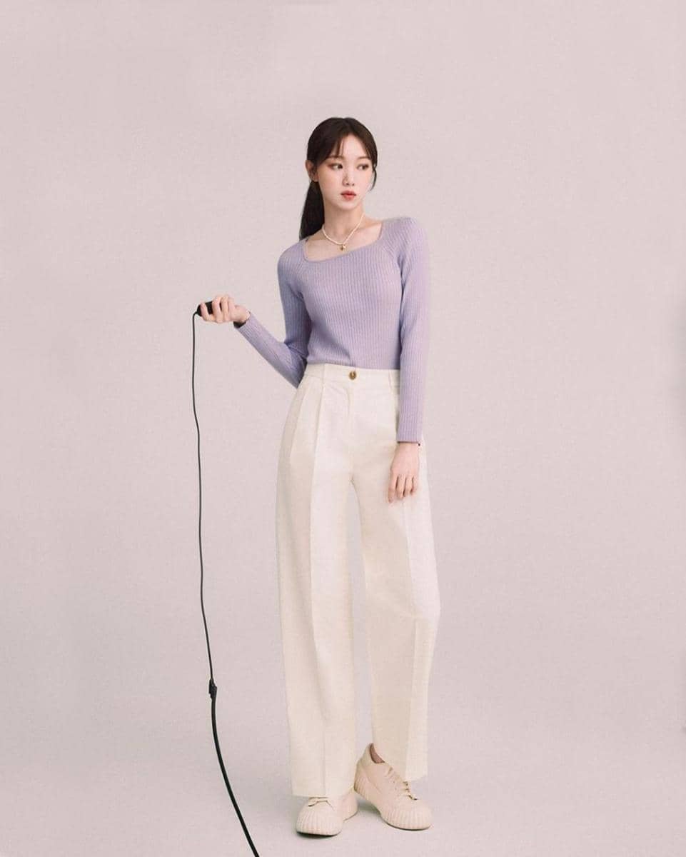 Padu padan outfit kasual ala Lee Sung Kyung (instagram.com/the_atg_official)