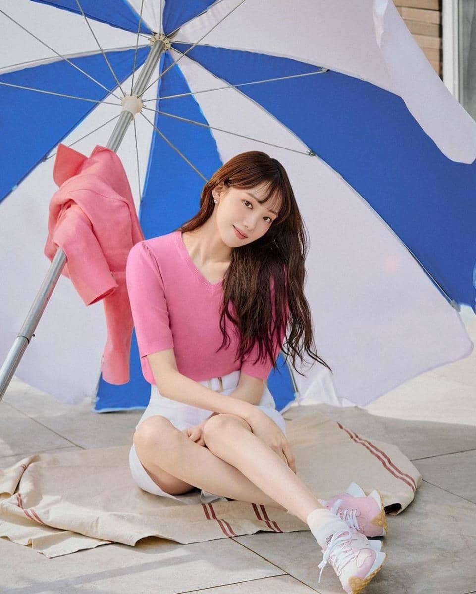 Padu padan outfit kasual ala Lee Sung Kyung (instagram.com/the_atg_official)