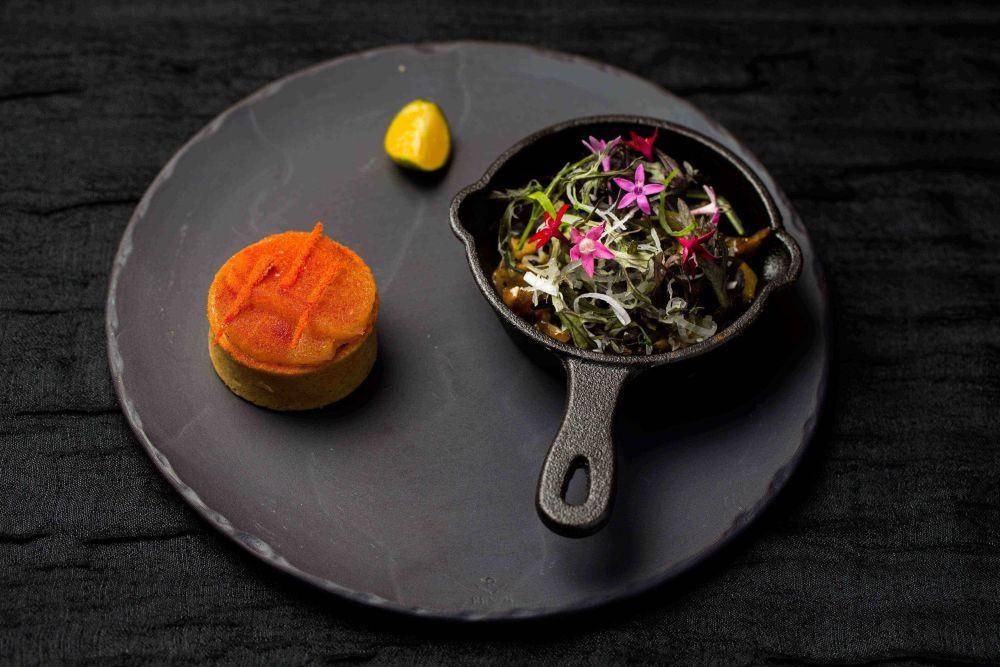 Acid and Fire buatan chef Jordy Navarra menjadi hidangan kedua dalam MARQUEE Experiential Dining. (Dok. Marina Bay Sands)