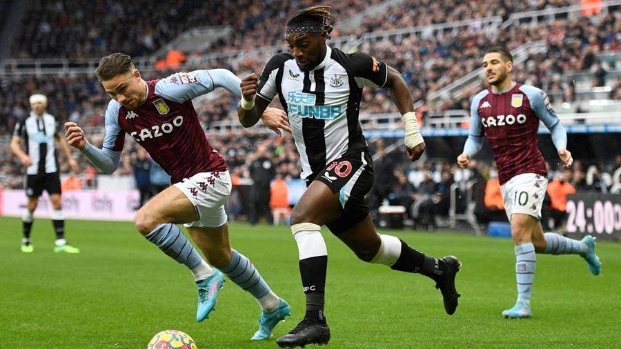 potret pemain Newcastle United berduel dengan pemain Aston Villa (nufc.co.uk)