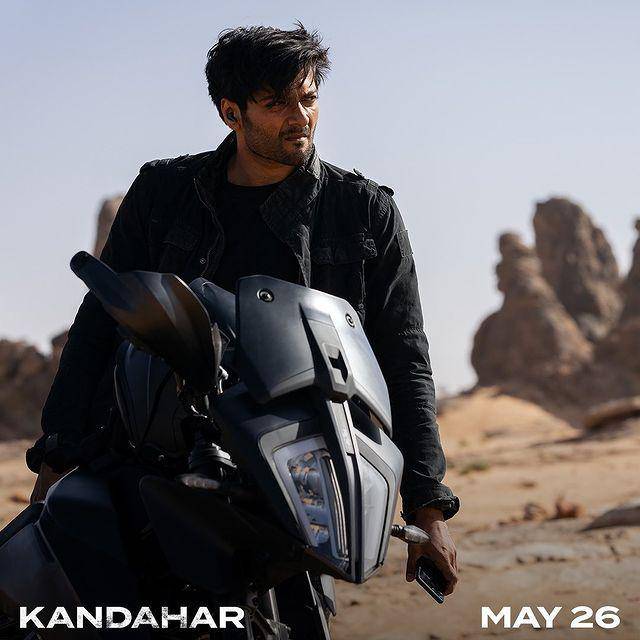 Ali Fazal di film Kandahar (instagram.com/alifazal9)