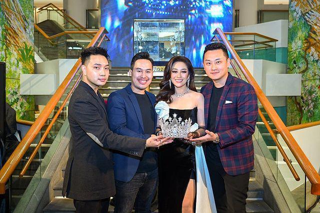 Miss Universe Indonesia Pamerkan Mahkota Pemenang, Memukau!