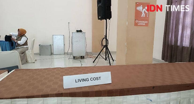 Suasana para calon jemaah Haji kloter 7 di embarkasi Medan (IDN Times/Indah Permata Sari)