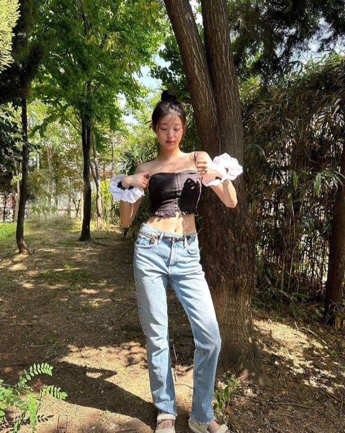 Style OOTD ala Wonyoung IVE (instagram.com/for_everyoung10)