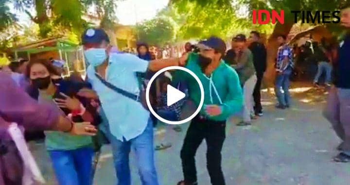 Demo Tuntut Perbaikan Jalan Rusak di Bima Ricuh, 24 Demonstran Dibekuk