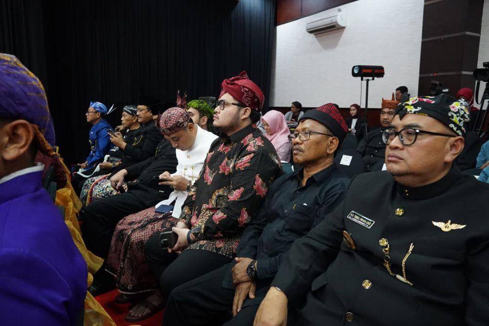 Bupati Kediri Hanindhito Himawan Pramana kembali menerima opini Wajar Tanpa Pengecualian (WTP) dari Badan Pemeriksaan Keuangan (BPK) Perwakilan Jawa Timur. (Dok. Humas Pemkab Kediri)
