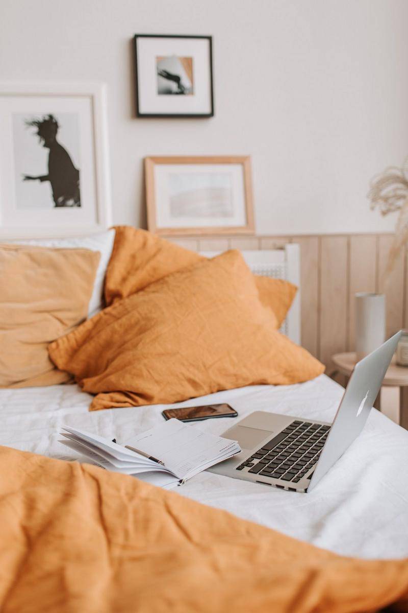 ilustrasi bedcover (pexels.com/Vlada Karpovich)