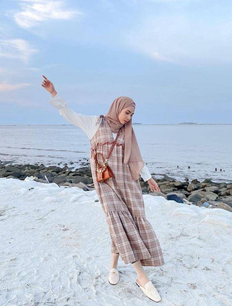 Gaya pantai hijab (instagram.com/richaeu)