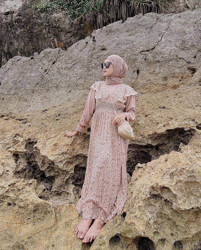 Gaya pantai hijab (instagram.com/saritiw)
