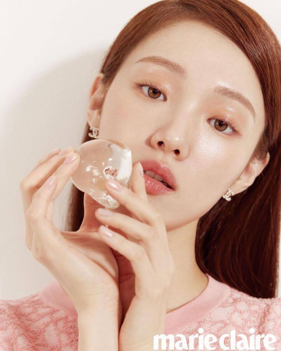 Potret Lee Sung Kyung (instagram.com/heybiblee)