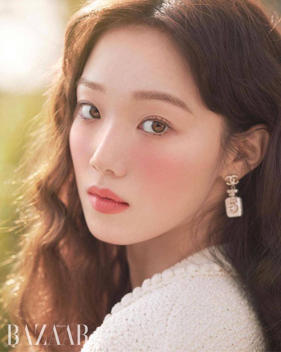 Potret Lee Sung Kyung (instagram.com/heybiblee)