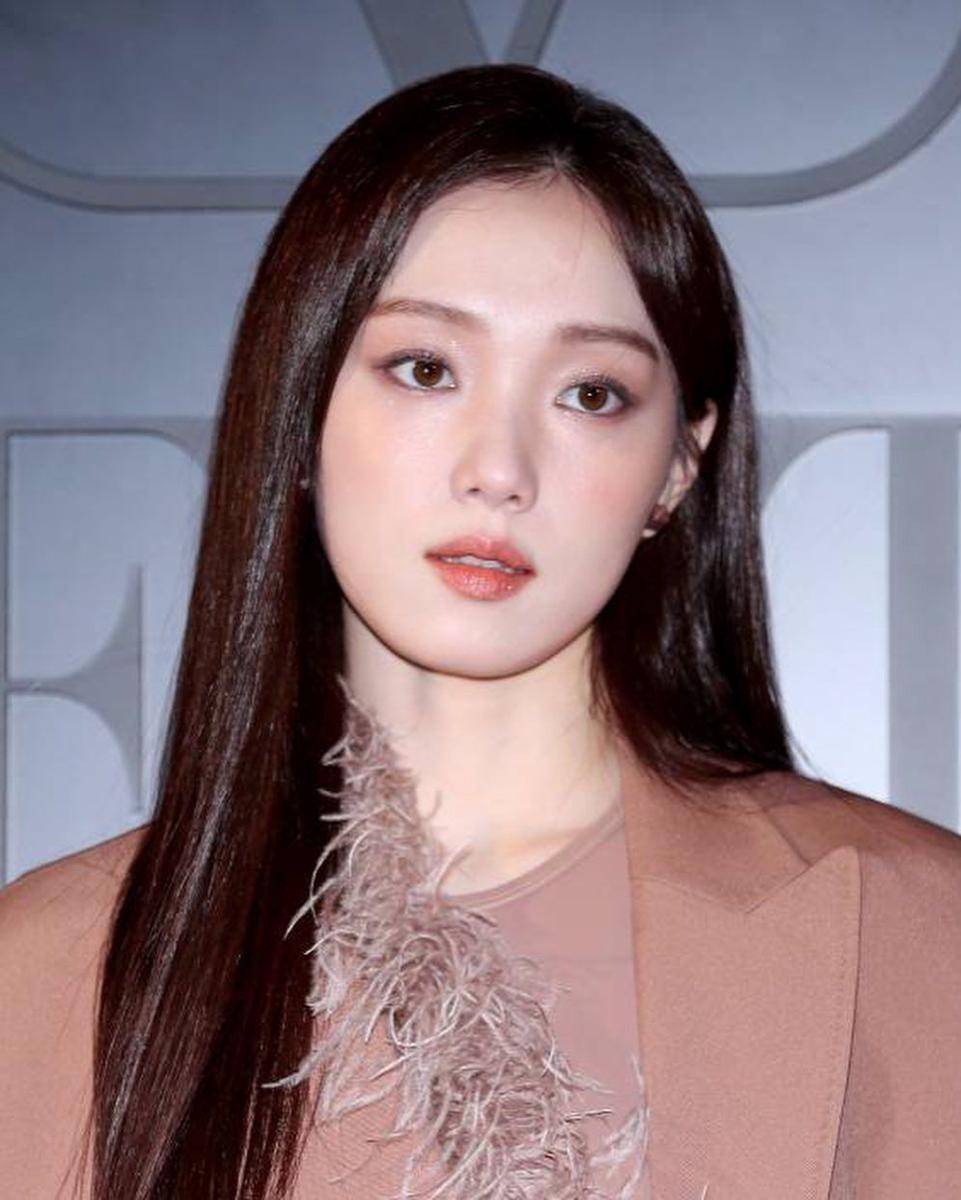 Potret Lee Sung Kyung (instagram.com/heybiblee)